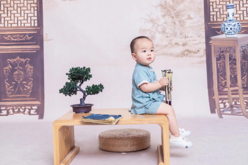 喀什宝宝多久开始攒肚